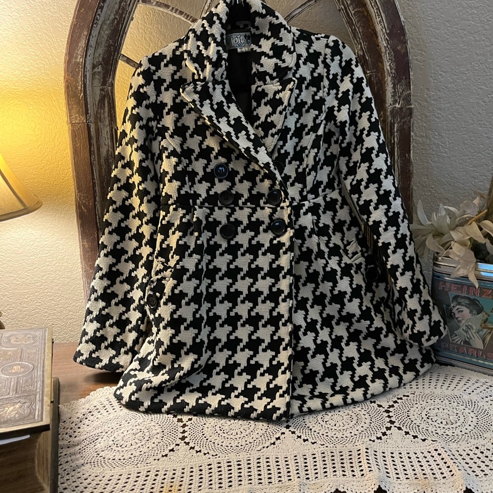 Jolt Houndstooth Jacket , Black and White Size Small, Vintage Like Design